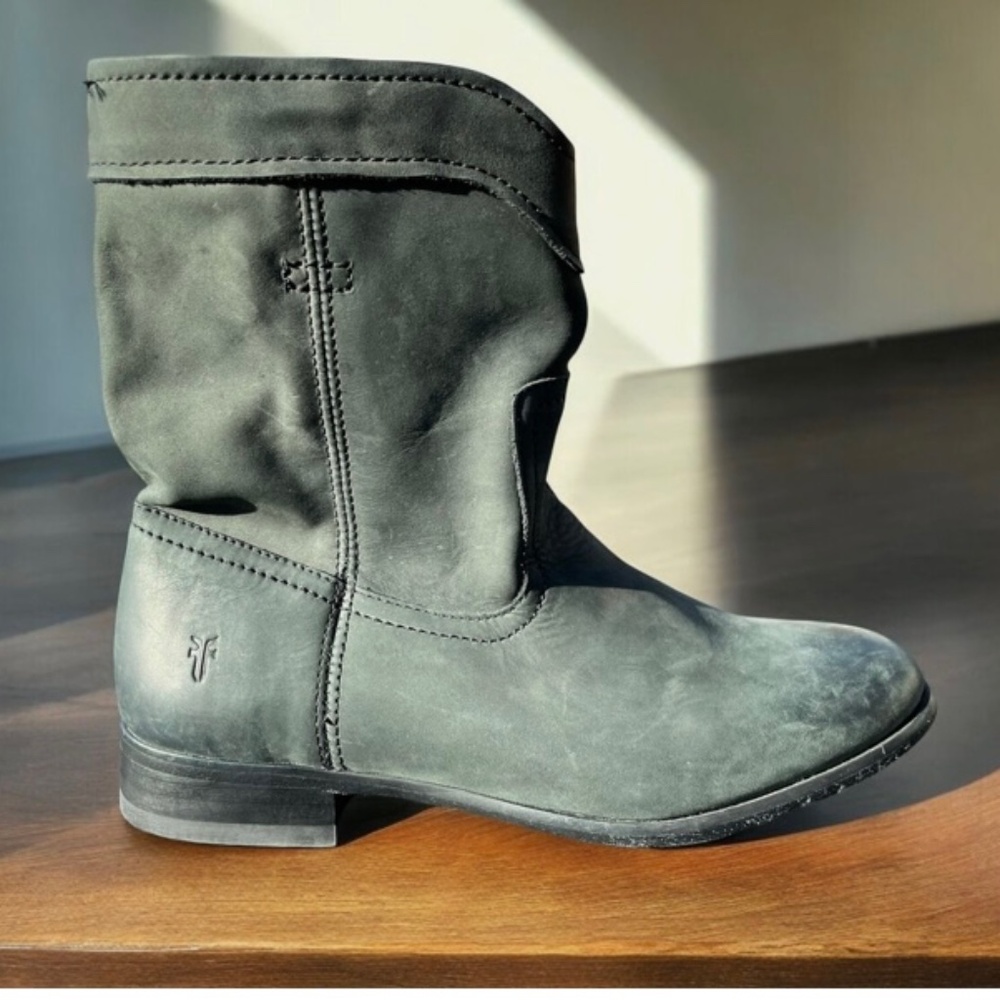 Brand new Frye Cara boots!